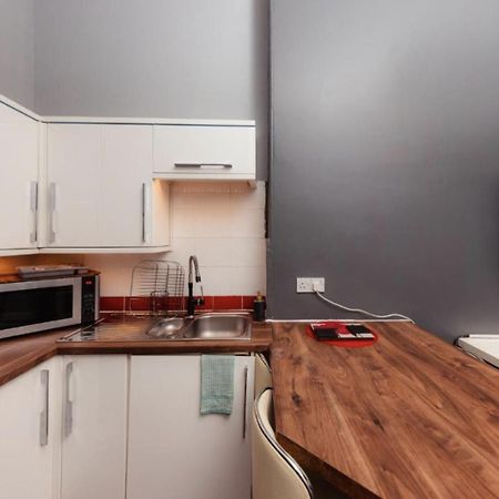 Warm Apartment By Holyrood Palace! Edinburgh Exterior foto