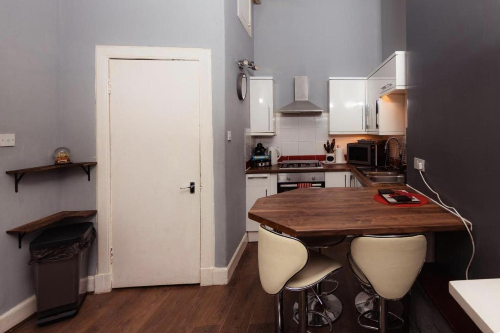 Warm Apartment By Holyrood Palace! Edinburgh Exterior foto