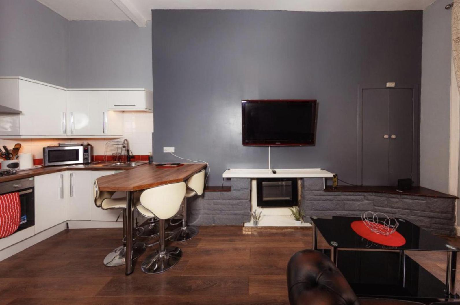 Warm Apartment By Holyrood Palace! Edinburgh Exterior foto